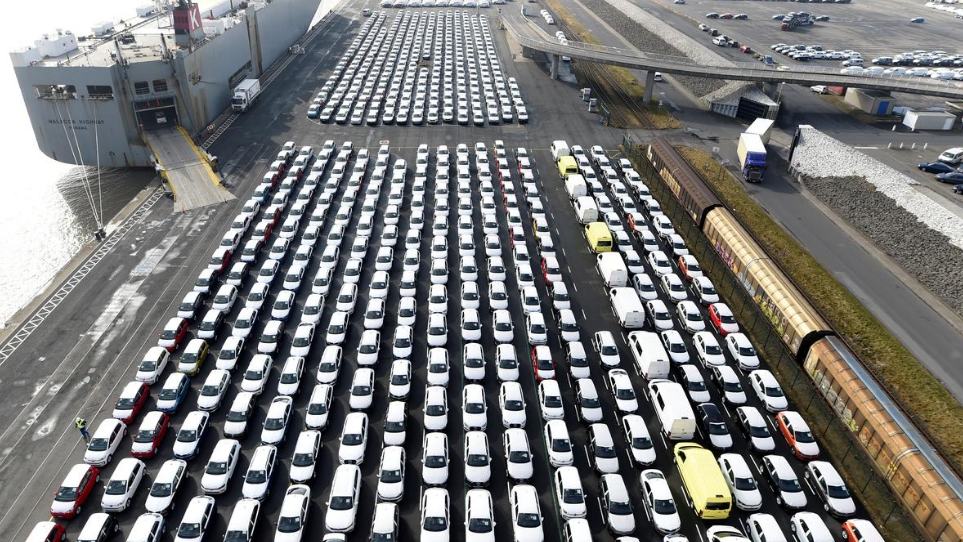 shrinking german economy on edge of recession as exports